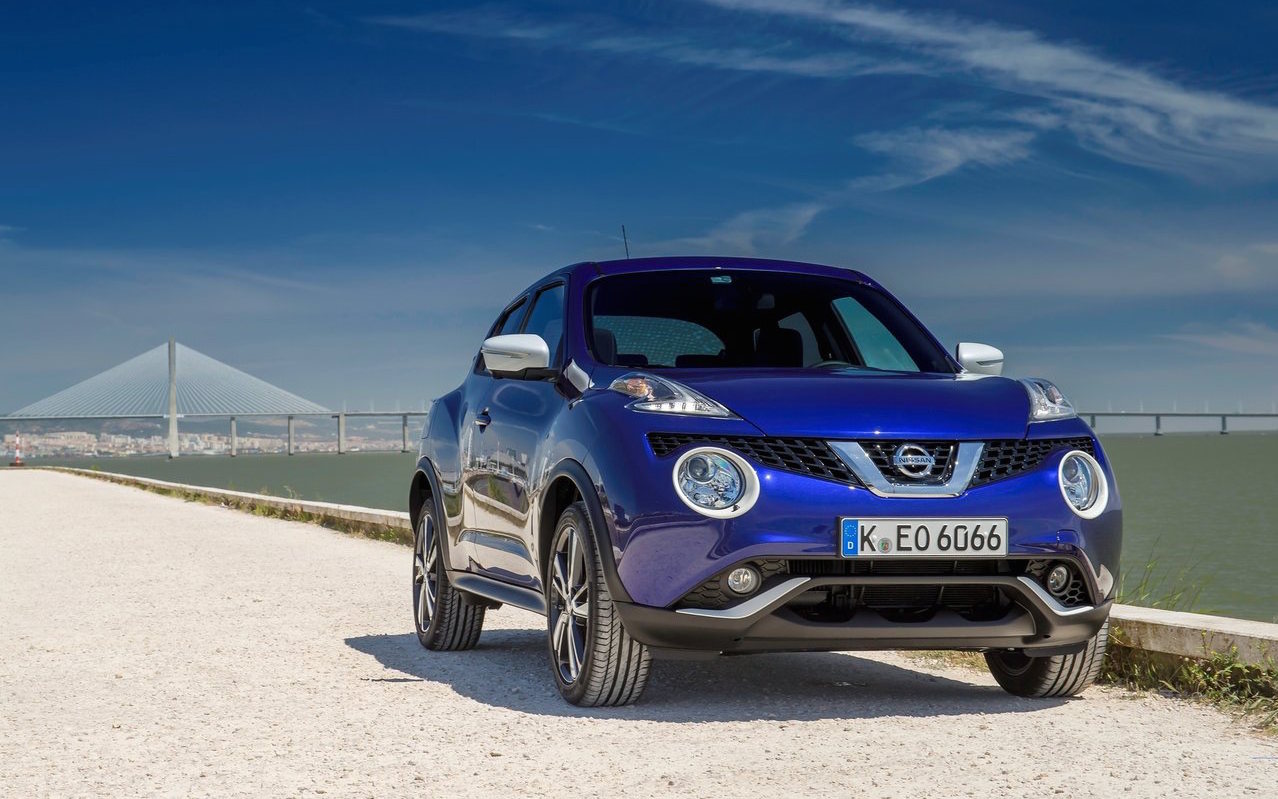 Comparison Nissan Juke SL 2017 vs Nissan Juke Hybrid 2022 SUV Drive